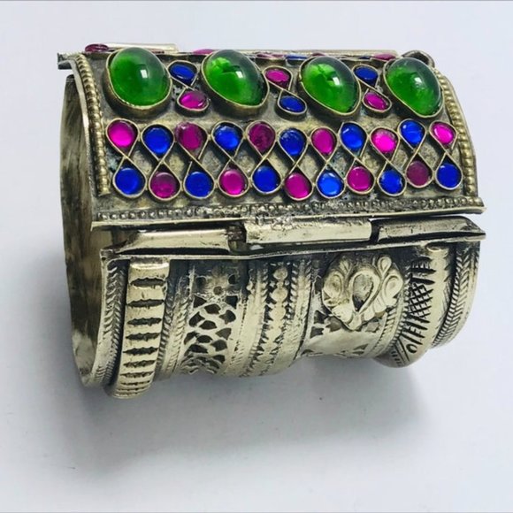 Single Golden Vintage Gyps Gypsy Cuff Bracelet, Boho Cuff With Big Glass Stones - Picture 3 of 4